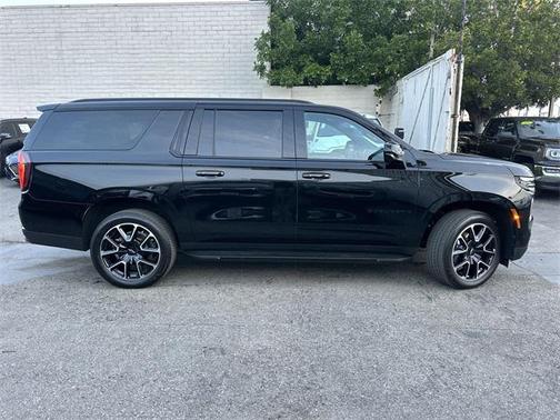 2025 Chevrolet Suburban RST