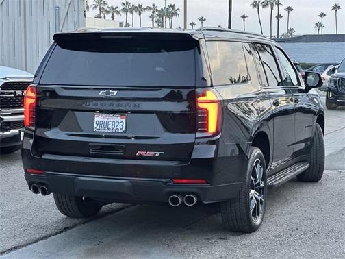 2025 Chevrolet Suburban RST