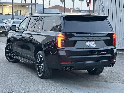 2025 Chevrolet Suburban RST