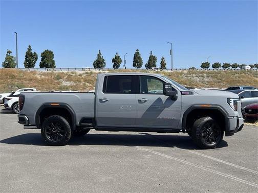 2025 GMC Sierra 2500 AT4