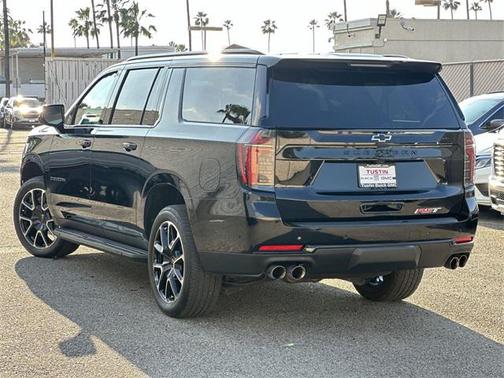 2025 Chevrolet Suburban RST