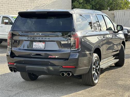 2025 Chevrolet Suburban RST