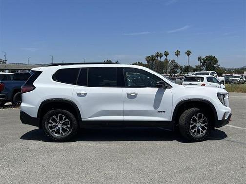 2025 GMC Acadia AWD AT4