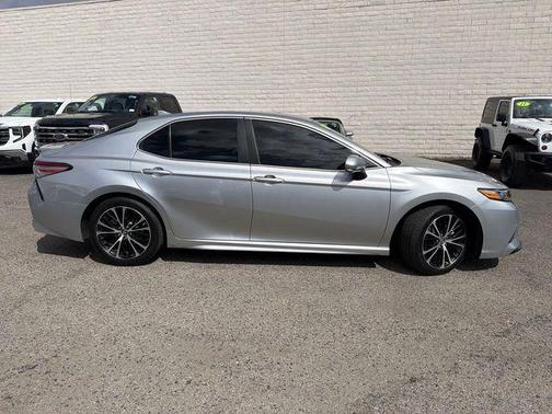 Celestial Silver Metallic 2018 Toyota Camry SE