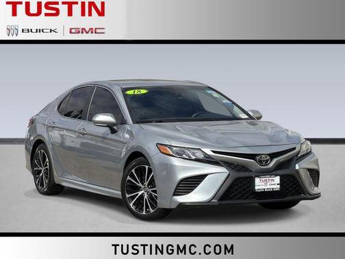 Celestial Silver Metallic 2018 Toyota Camry SE