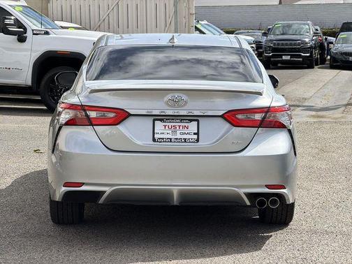 Celestial Silver Metallic 2018 Toyota Camry SE