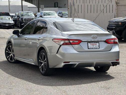 Celestial Silver Metallic 2018 Toyota Camry SE