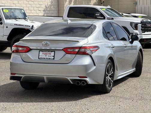 Celestial Silver Metallic 2018 Toyota Camry SE