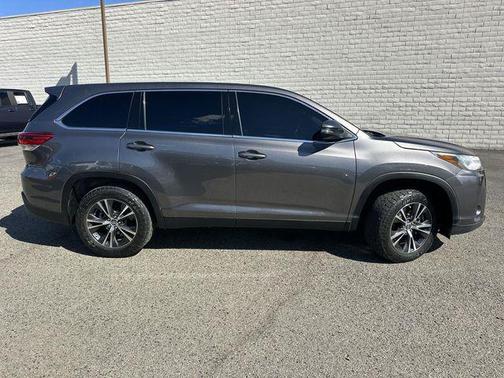Predawn Gray Mica 2019 Toyota Highlander LE I4