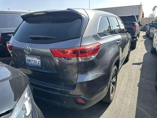 Predawn Gray Mica 2019 Toyota Highlander LE I4