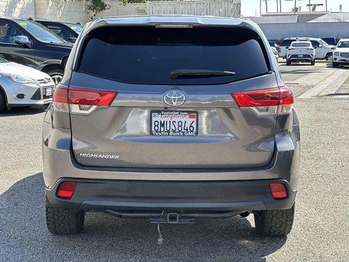 Predawn Gray Mica 2019 Toyota Highlander LE I4