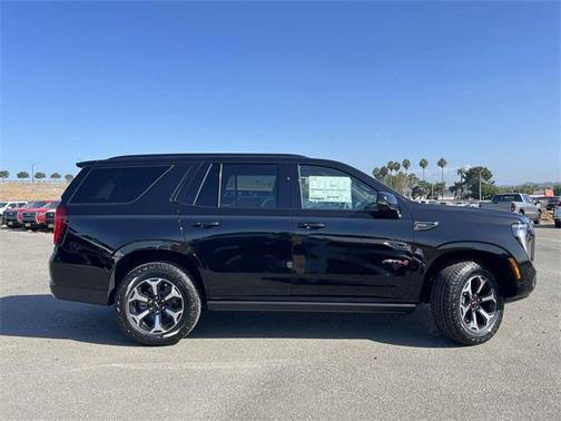 2025 GMC Yukon 4WD AT4