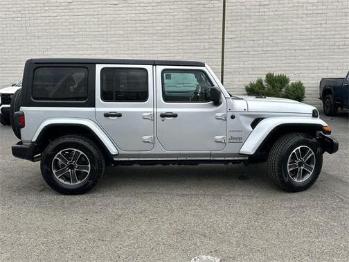 2023 Jeep Wrangler 4-Door Sahara 4x4