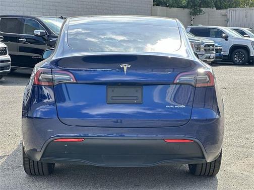 2022 Tesla Model Y Long Range Dual Motor All-Wheel Drive