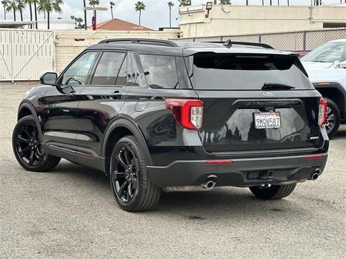 2024 Ford Explorer ST-Line