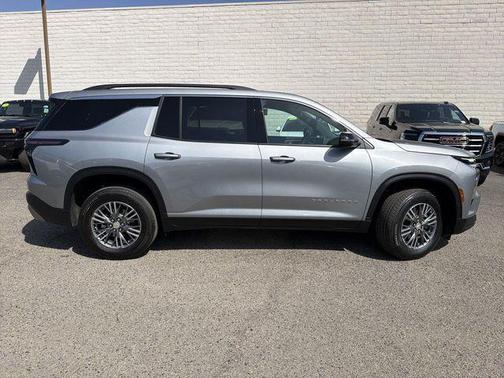 Sterling Gray Metallic 2025 Chevrolet Traverse LT
