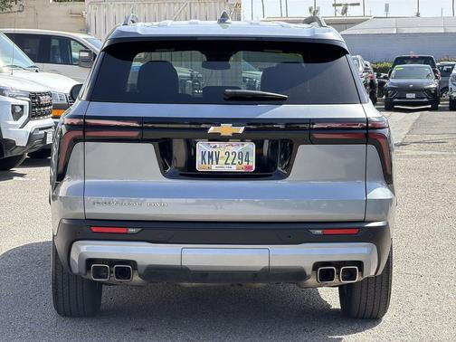 Sterling Gray Metallic 2025 Chevrolet Traverse LT
