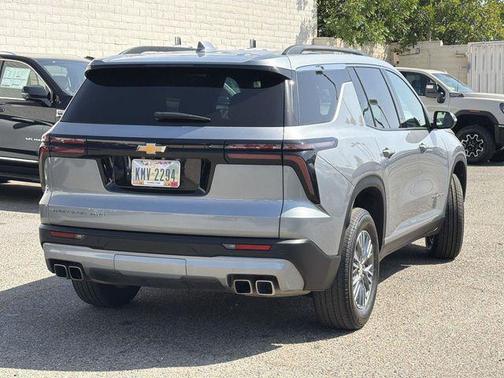Sterling Gray Metallic 2025 Chevrolet Traverse LT