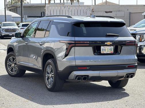 Sterling Gray Metallic 2025 Chevrolet Traverse LT