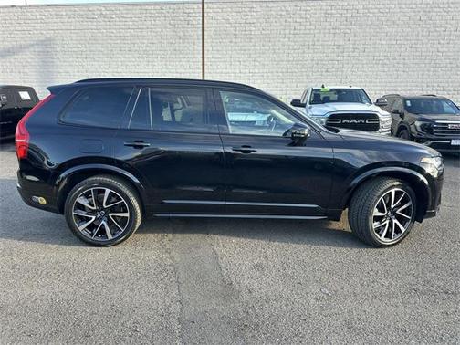 2023 Volvo XC90 Recharge Plug-In Hybrid T8 Ultimate Dark Theme 7-Seater