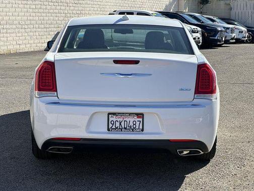 2022 Chrysler 300 Touring