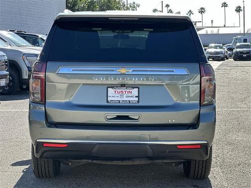 2024 Chevrolet Suburban LT