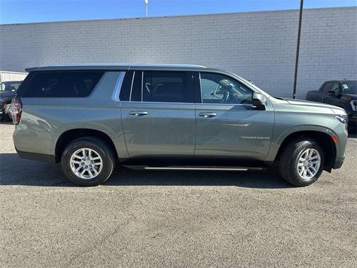 2024 Chevrolet Suburban LT