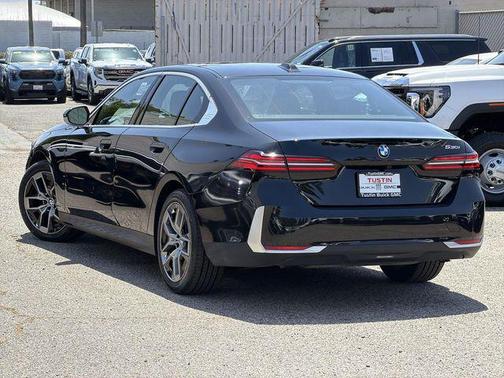 Black Sapphire Metallic 2026 BMW 530 530i