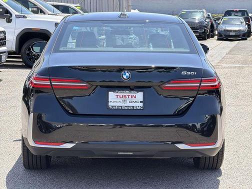 Black Sapphire Metallic 2026 BMW 530 530i