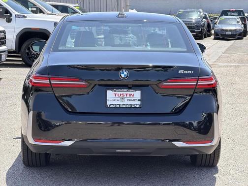 Black Sapphire Metallic 2026 BMW 530 530i