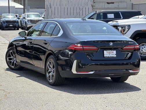 Black Sapphire Metallic 2026 BMW 530 530i