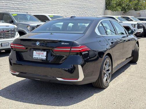 Black Sapphire Metallic 2026 BMW 530 530i