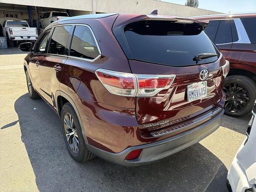 Ooh La La Rouge Mica 2016 Toyota Highlander XLE
