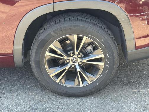 Ooh La La Rouge Mica 2016 Toyota Highlander XLE