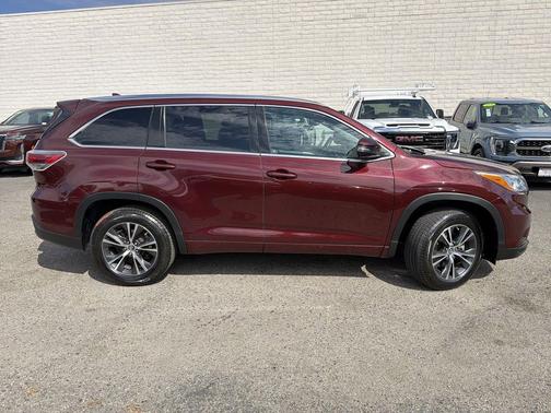 Ooh La La Rouge Mica 2016 Toyota Highlander XLE