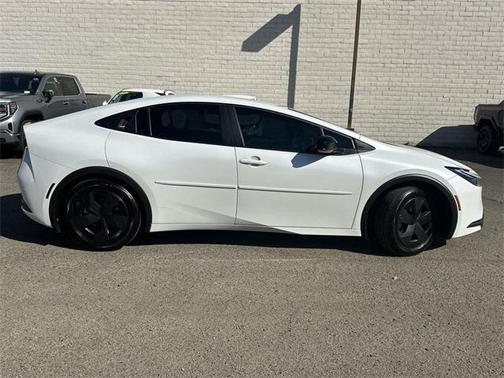 2025 Toyota Prius LE