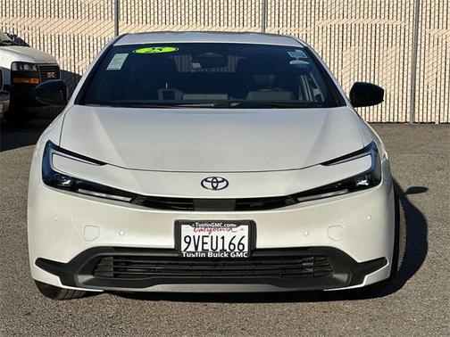 2025 Toyota Prius LE