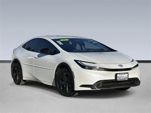 2025 Toyota Prius LE