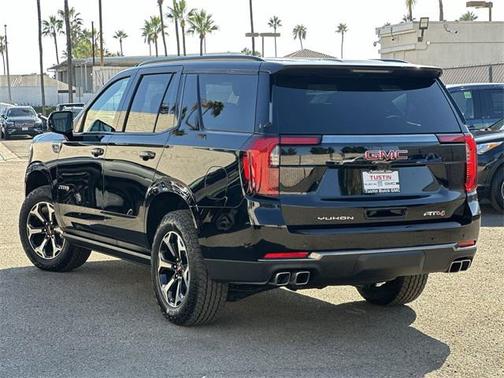 2025 GMC Yukon 4WD AT4