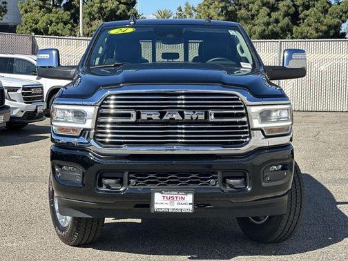 Diamond Black Crystal Pearlcoat 2024 RAM 2500 Laramie Crew Cab 4x4 6'4' Box
