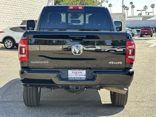 Diamond Black Crystal Pearlcoat 2024 RAM 2500 Laramie Crew Cab 4x4 6'4' Box