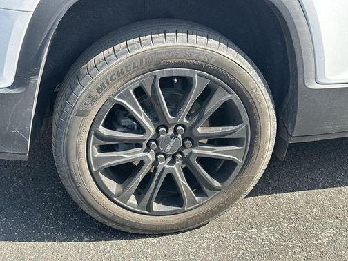 Summit White 2023 GMC Acadia FWD SLE