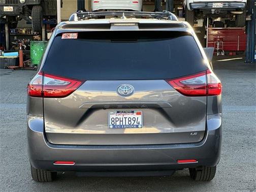 2020 Toyota Sienna LE