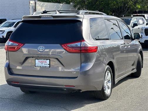 2020 Toyota Sienna LE