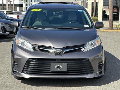 2020 Toyota Sienna LE