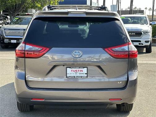 2020 Toyota Sienna LE