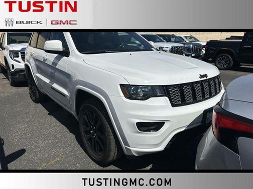Bright White Clearcoat 2021 Jeep Grand Cherokee Laredo