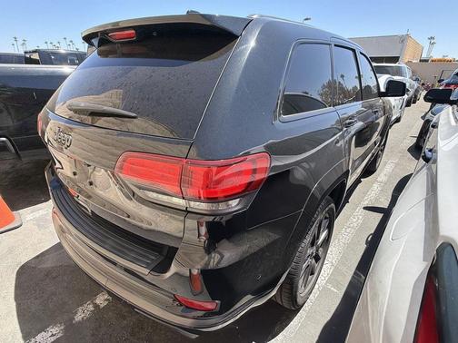 Diamond Black Crystal Pearlcoat 2019 Jeep Grand Cherokee High Altitude