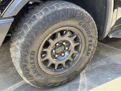 Onyx Black 2023 GMC Sierra 1500 AT4X