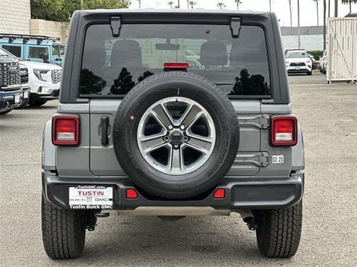 2023 Jeep Wrangler 4-Door Sahara 4x4